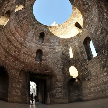 Laurel With Stunning View