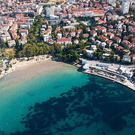 Laurel With Stunning View Apartment