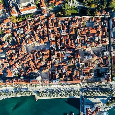 Laurel With Stunning View *