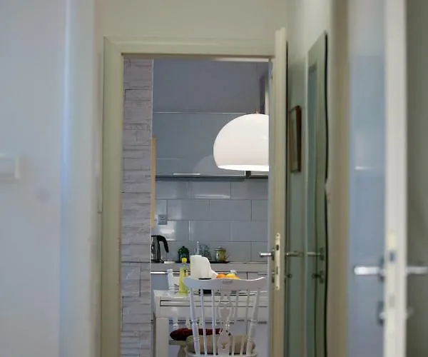 Laurel With Stunning View *