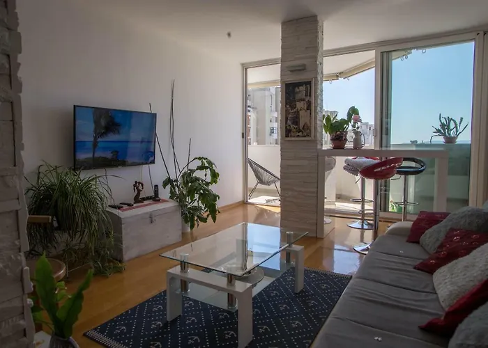 Laurel With Stunning View