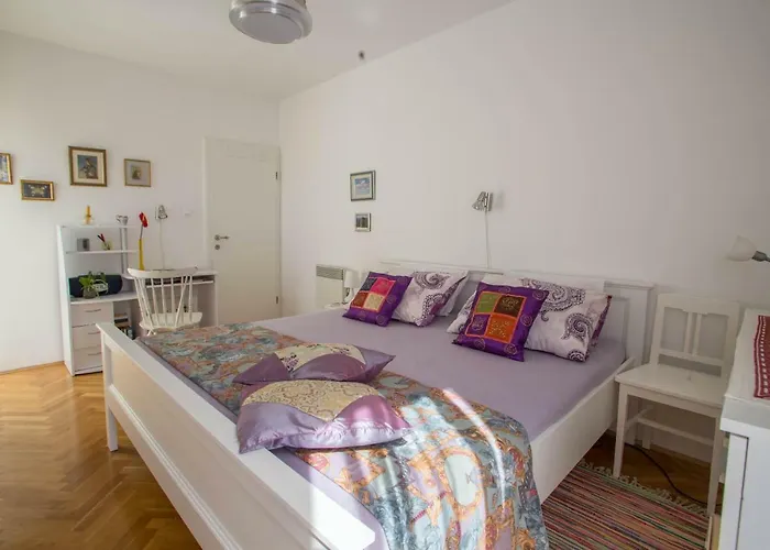 Laurel With Stunning View *