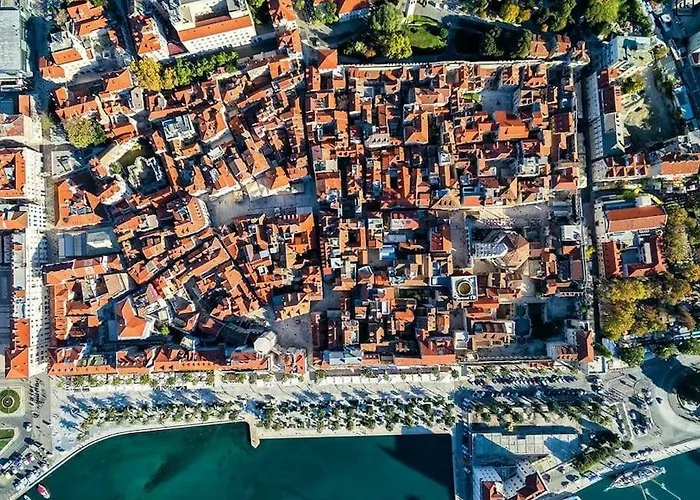 Laurel With Stunning View *