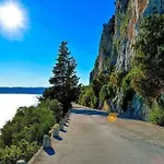 Laurel With Stunning View Split